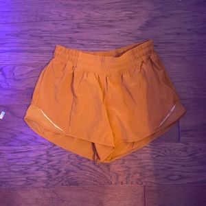 Lululemon shorts hotty hots